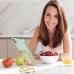 ROPOSY Cell Phone Stand for Desk, Cute Metal Gold Cell Phone Stand Holder Desk Accessories, Compatible with All Mobile Phones, iPhone, iPad - Image 5