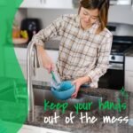 Scotch-Brite Odor Resist Soap Control Dishwand Brush, Non-Scratch Cleaning Brush with Scraper, Stands Upright, 1 Pack - Image 4