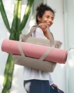 BAGSMART Tote Bag for Women with Zipper and Yoga Mat Straps Quilted Gym Tote for Travel, Work, Sport - Image 3